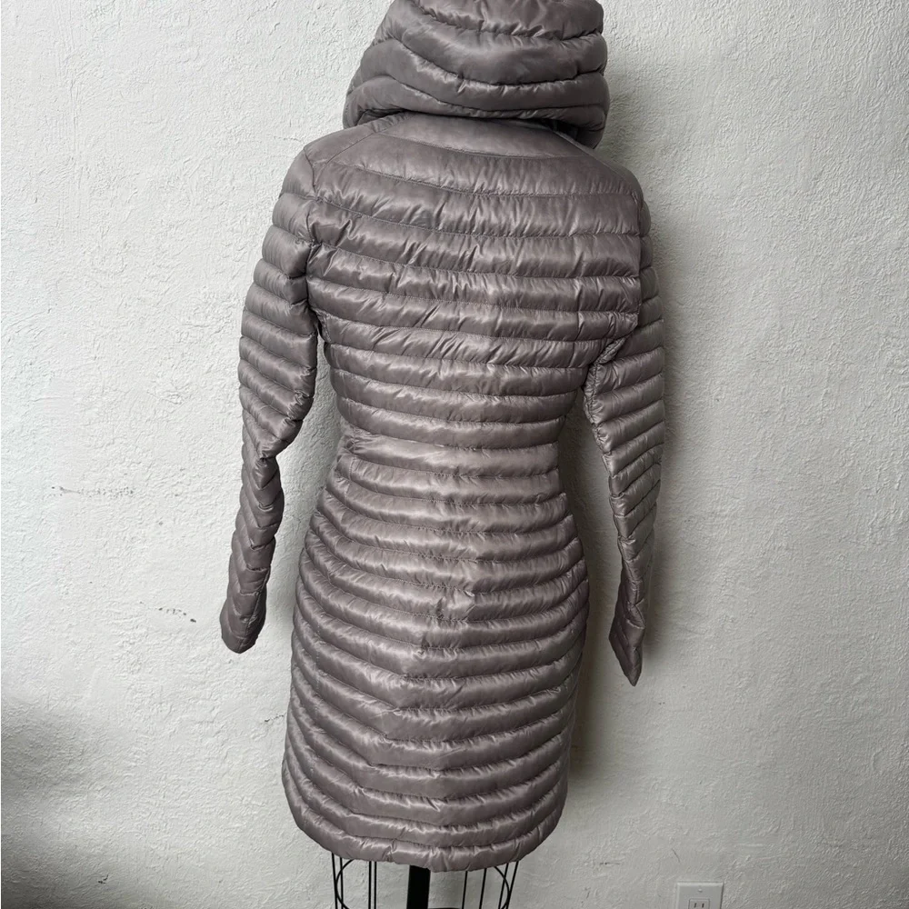 Arc'teryx Nuri long down coat - light lavender - Picture 6 of 9